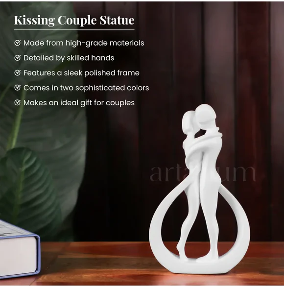 Kissing Couple Statue