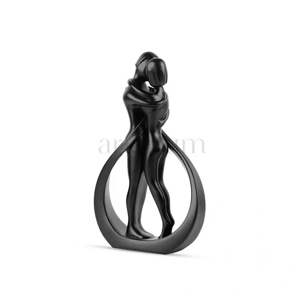 Kissing Couple Statue
