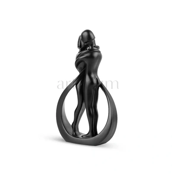 Kissing Couple Statue