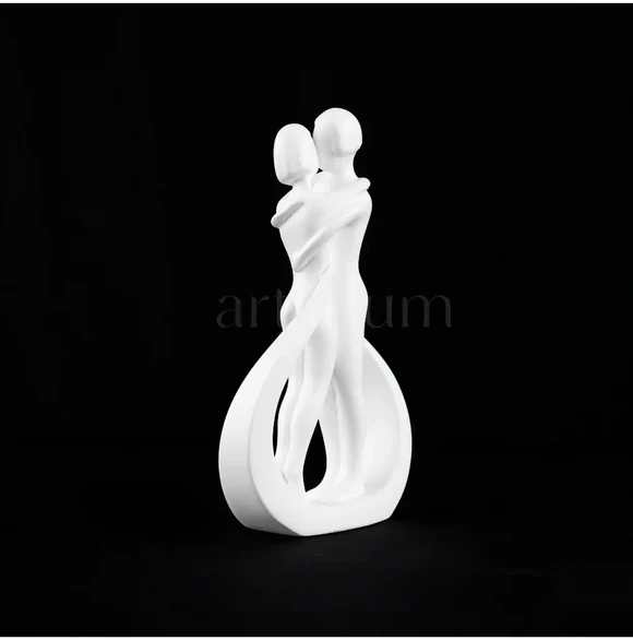 Kissing Couple Statue