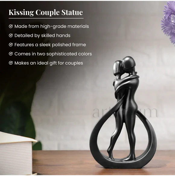 Kissing Couple Statue